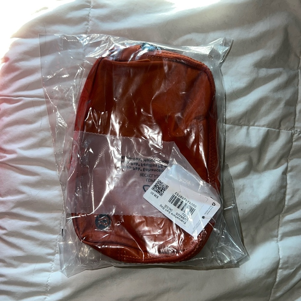 NEVER WORN! Everywhere belt bag 🧡